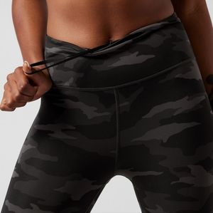 Athleta Ultimate Stash Pocket Camo 7/8 Tight 531773